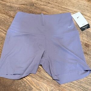 Nike Women's Lavender Zenvy Shorts 5”
